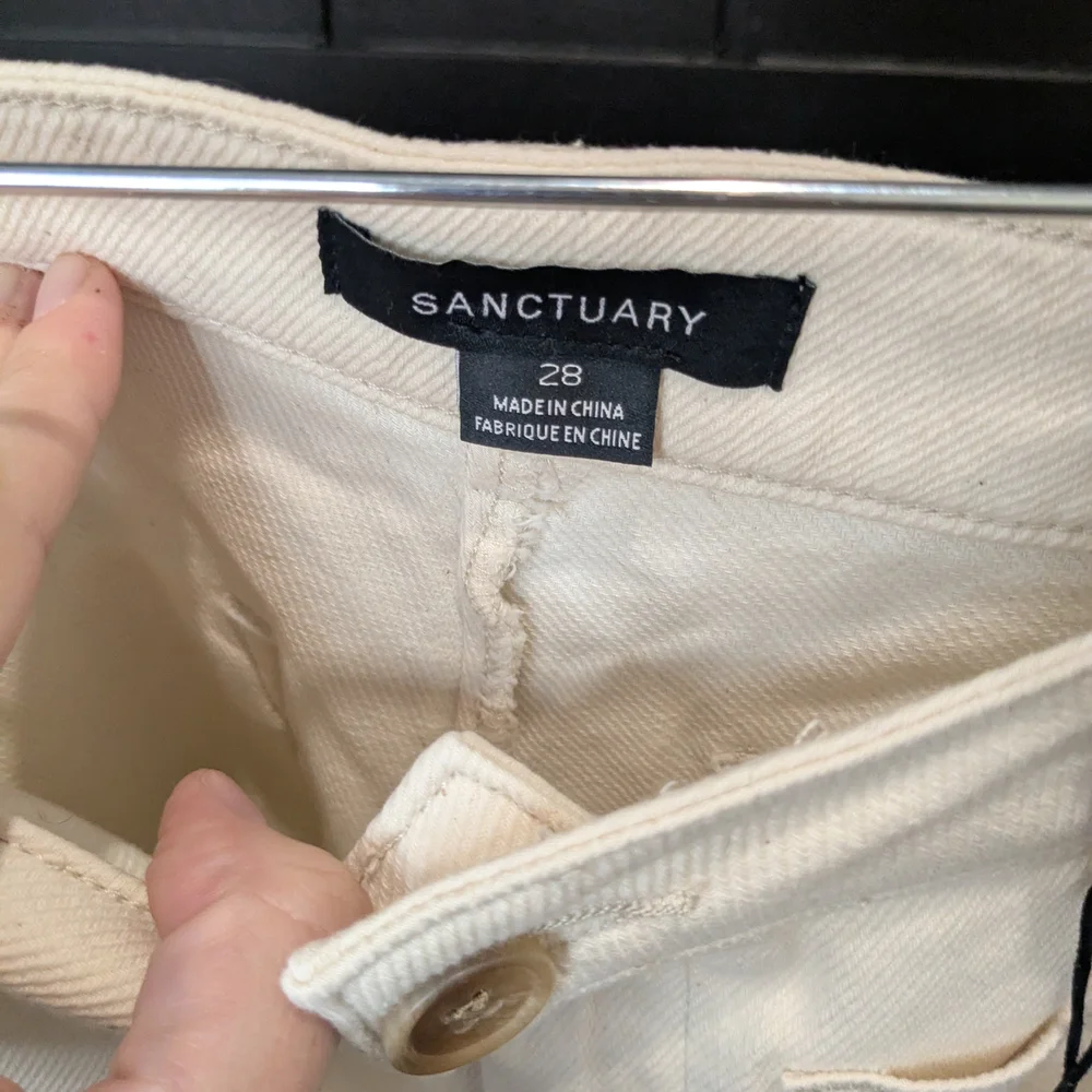 Sanctuary Cream Women's Shorts - Picture 4 of 6